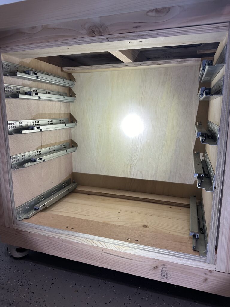 Drawer cabinet carcass with slides installed