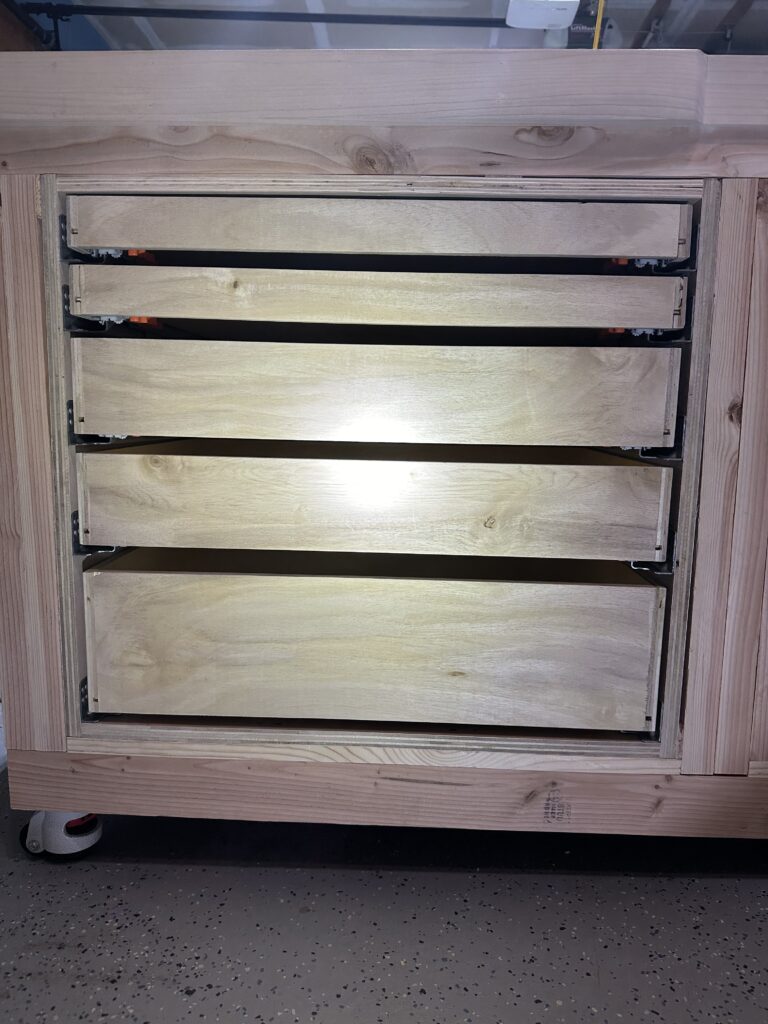 Drawer cabinet carcass with drawers installed